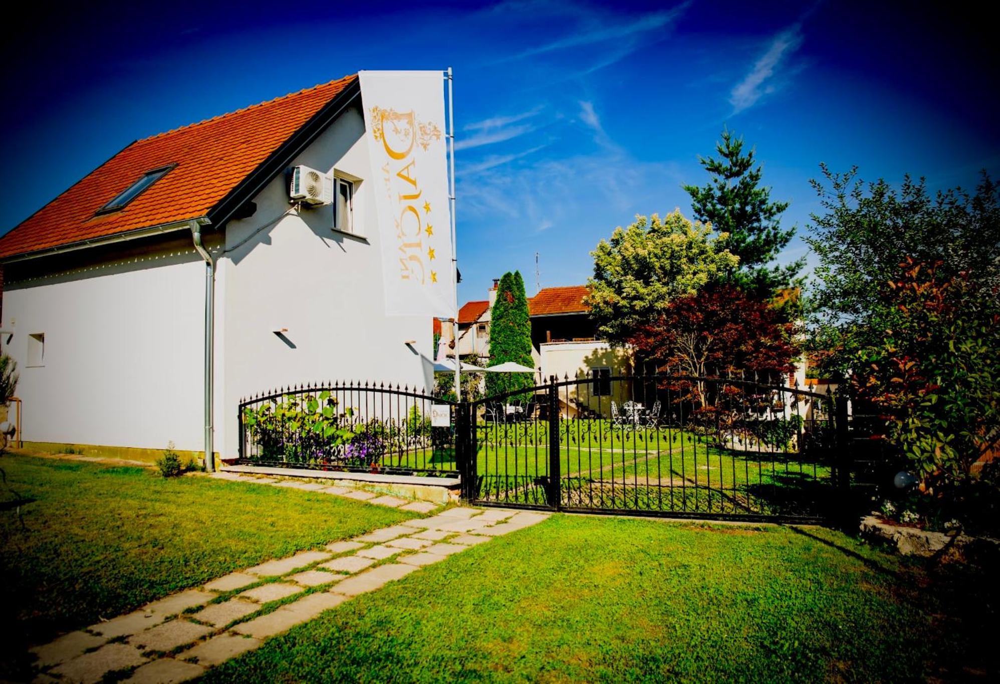 Holiday House Apartments Dajcic 瓦拉日丁托普利采 外观 照片